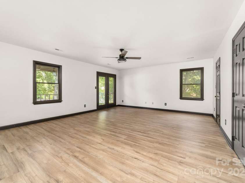 552 Blue Rock Drive, Charlotte, NC 28213.  MLS# CAR4250851, YatesRealty ID 13260. 