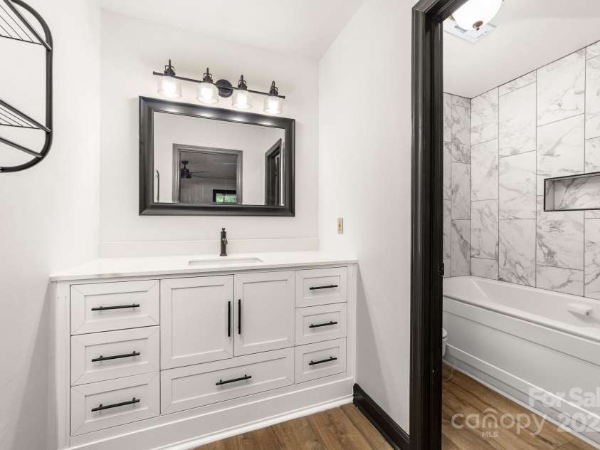 552 Blue Rock Drive, Charlotte, NC 28213.  MLS# CAR4250851, YatesRealty ID 13260. 