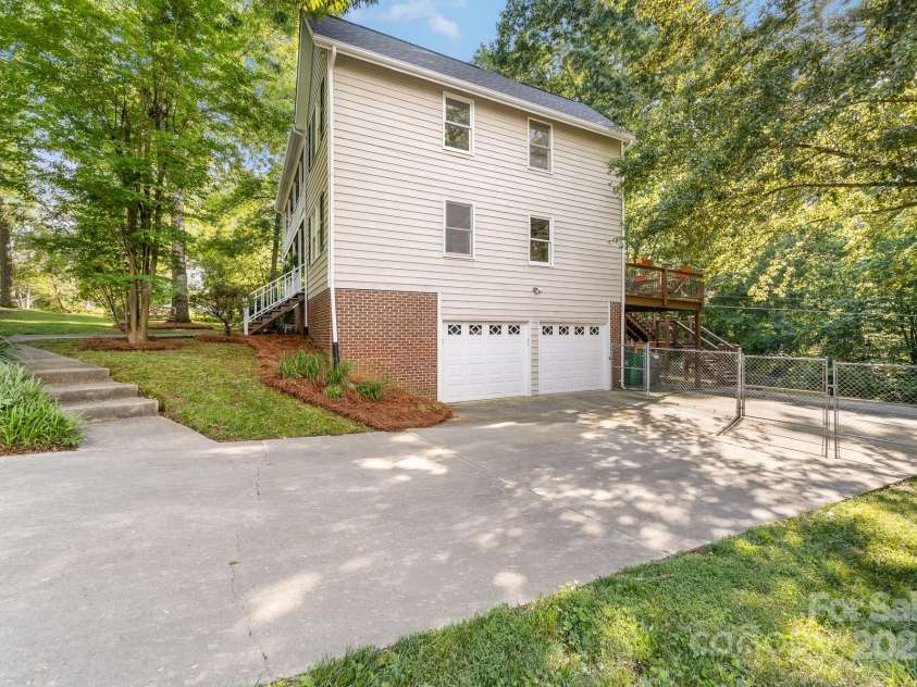 552 Blue Rock Drive, Charlotte, NC 28213.  MLS# CAR4250851, YatesRealty ID 13260. 