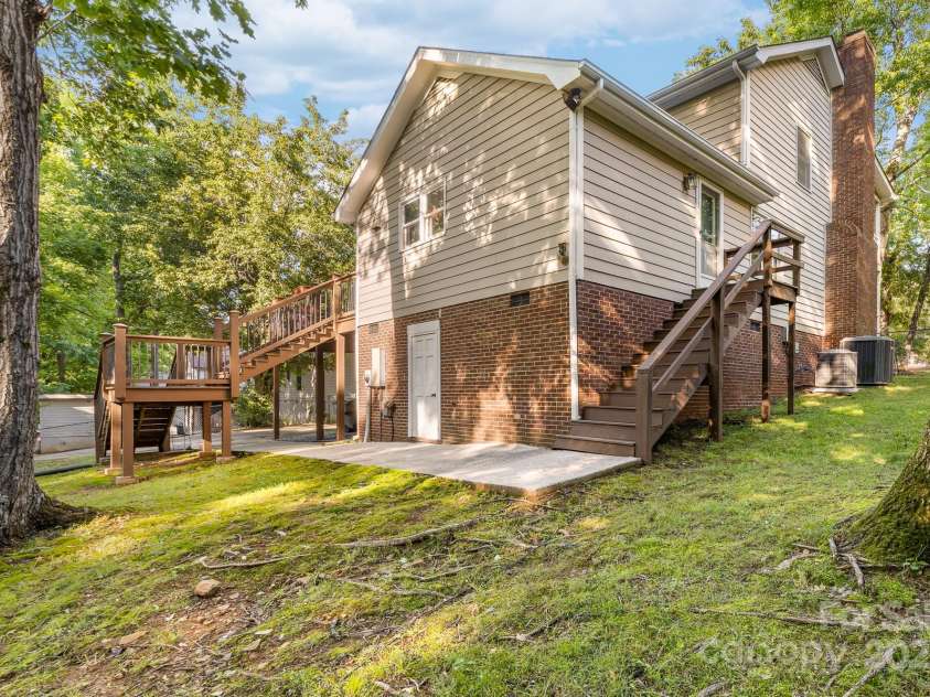 552 Blue Rock Drive, Charlotte, NC 28213.  MLS# CAR4250851, YatesRealty ID 13260. 