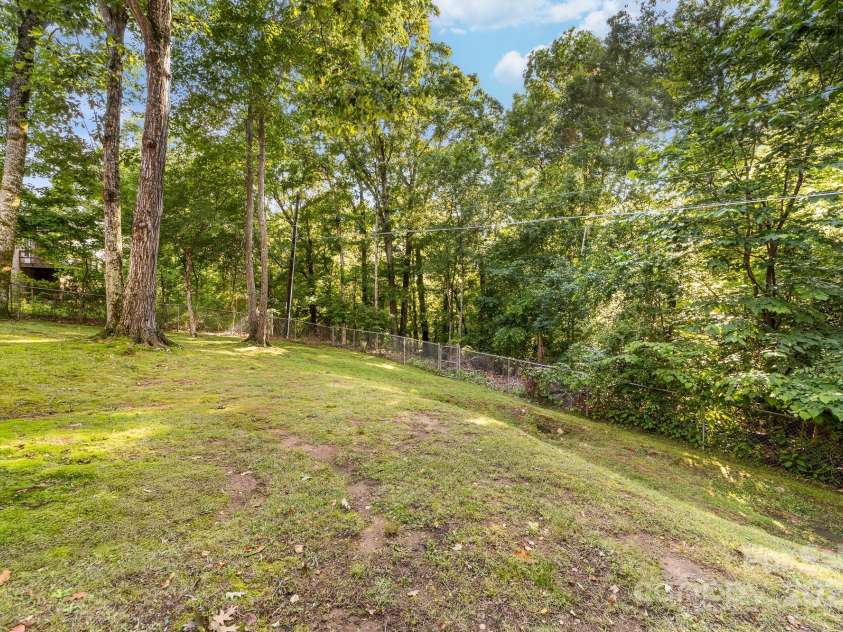 552 Blue Rock Drive, Charlotte, NC 28213.  MLS# CAR4250851, YatesRealty ID 13260. 
