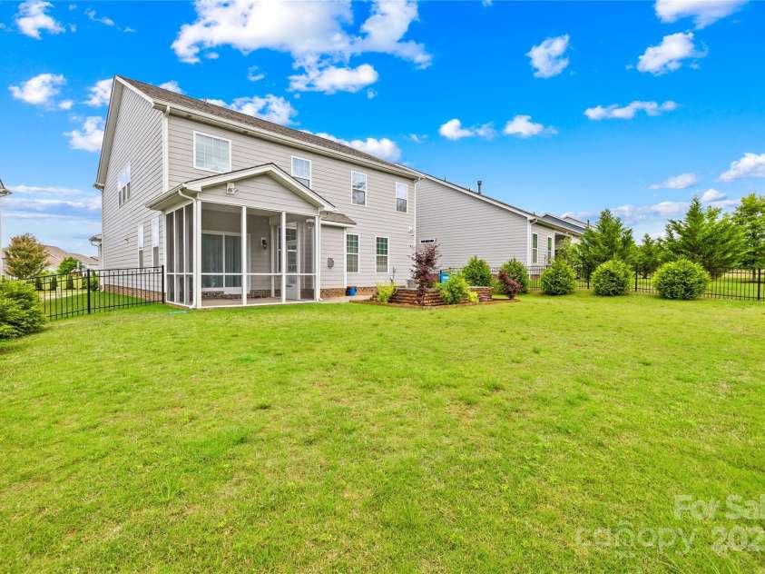 2007 Lydney Circle, Waxhaw, NC 28173.  MLS# CAR4252911, YatesRealty ID 13261. 