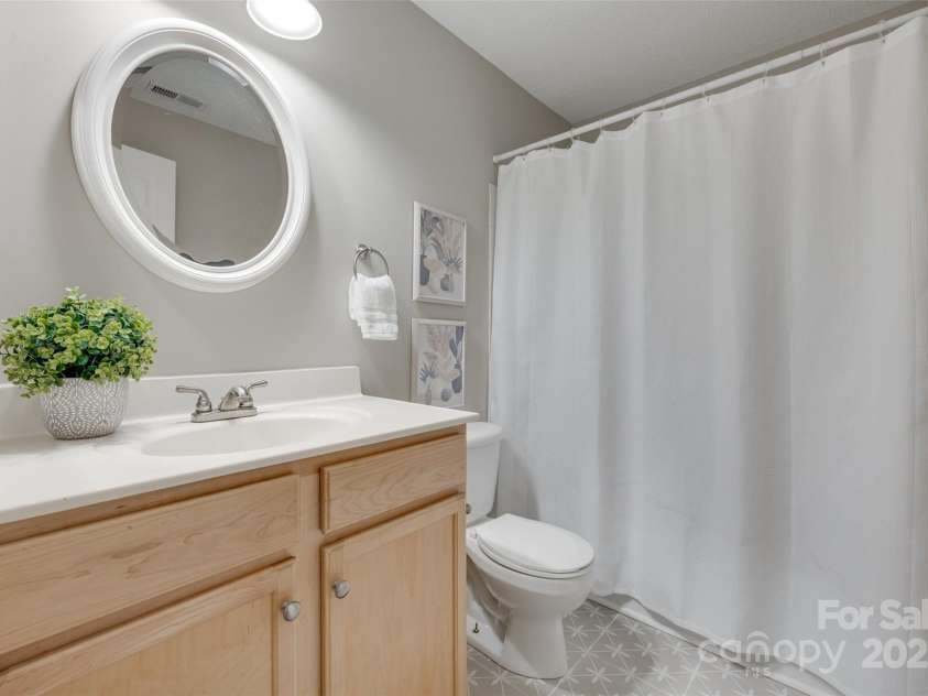 2209 Sumner Green Avenue, Charlotte, NC 28203.  MLS# CAR4254049, YatesRealty ID 13262. Primary Bathroom Suite with upgraded Tile Floors