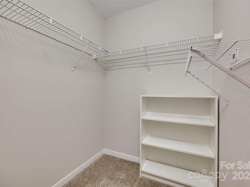 2209 Sumner Green Avenue, Charlotte, NC 28203.  MLS# CAR4254049, YatesRealty ID 13262. Primary Walk in Closet