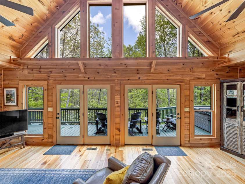 130 Greenfield Circle, Brevard, NC 28712.  MLS# CAR4252528, YatesRealty ID 13263. 