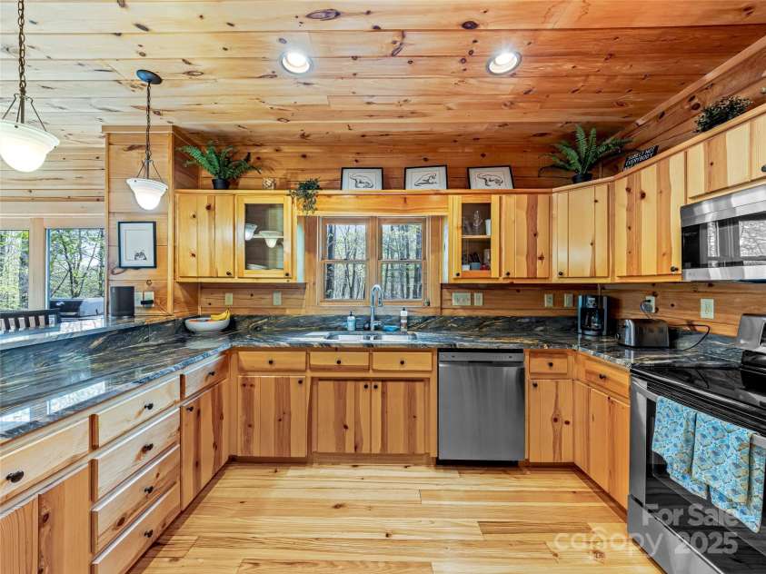 130 Greenfield Circle, Brevard, NC 28712.  MLS# CAR4252528, YatesRealty ID 13263. 