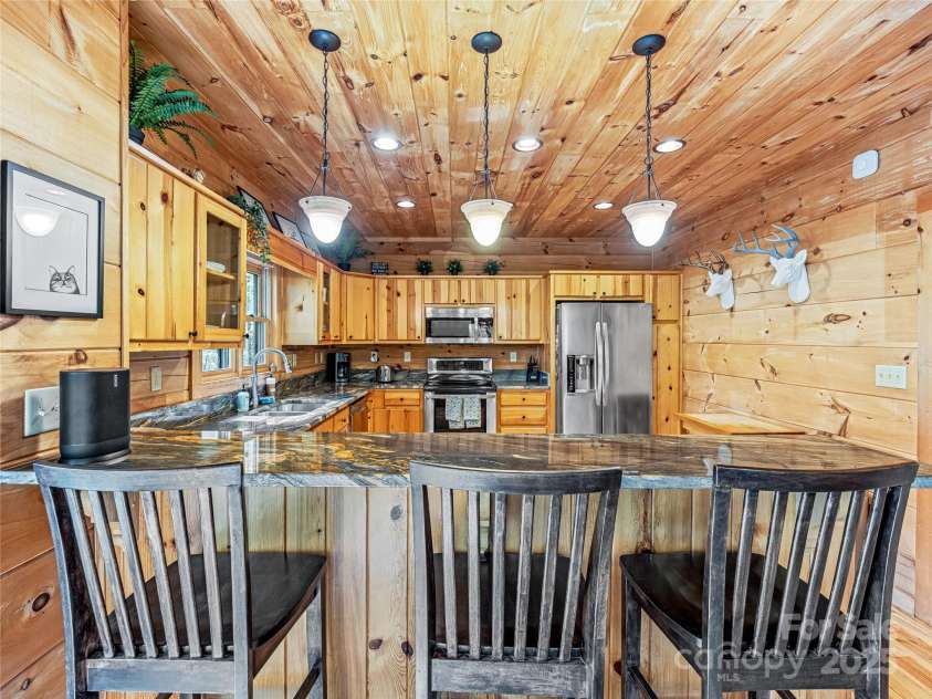 130 Greenfield Circle, Brevard, NC 28712.  MLS# CAR4252528, YatesRealty ID 13263. 