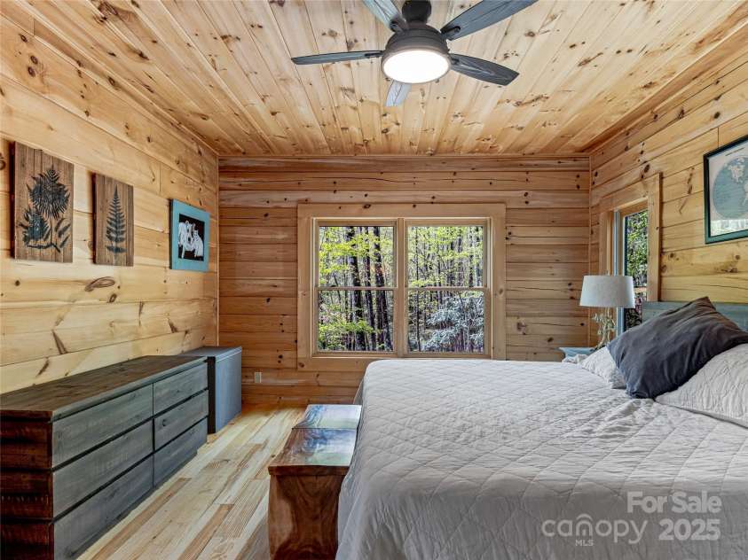 130 Greenfield Circle, Brevard, NC 28712.  MLS# CAR4252528, YatesRealty ID 13263. 