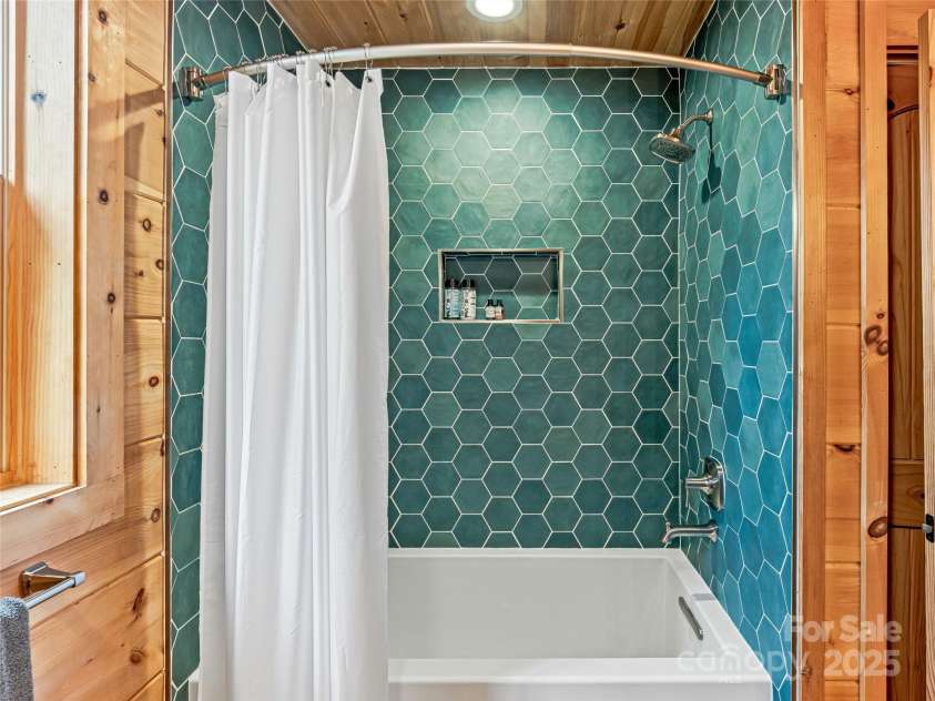 130 Greenfield Circle, Brevard, NC 28712.  MLS# CAR4252528, YatesRealty ID 13263. 