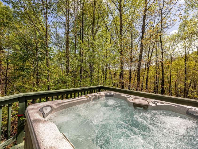 130 Greenfield Circle, Brevard, NC 28712.  MLS# CAR4252528, YatesRealty ID 13263. 