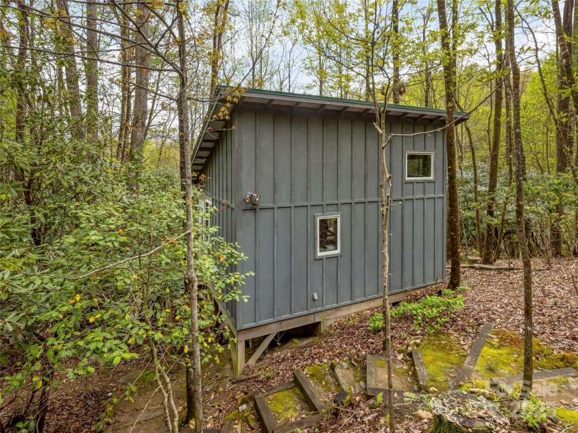 130 Greenfield Circle, Brevard, NC 28712.  MLS# CAR4252528, YatesRealty ID 13263. 