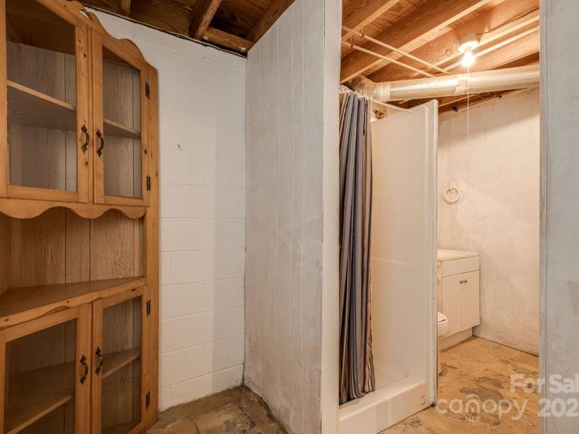 308 Melody Circle, Swannanoa, NC 28778.  MLS# CAR4255961, YatesRealty ID 13264. Basement bath