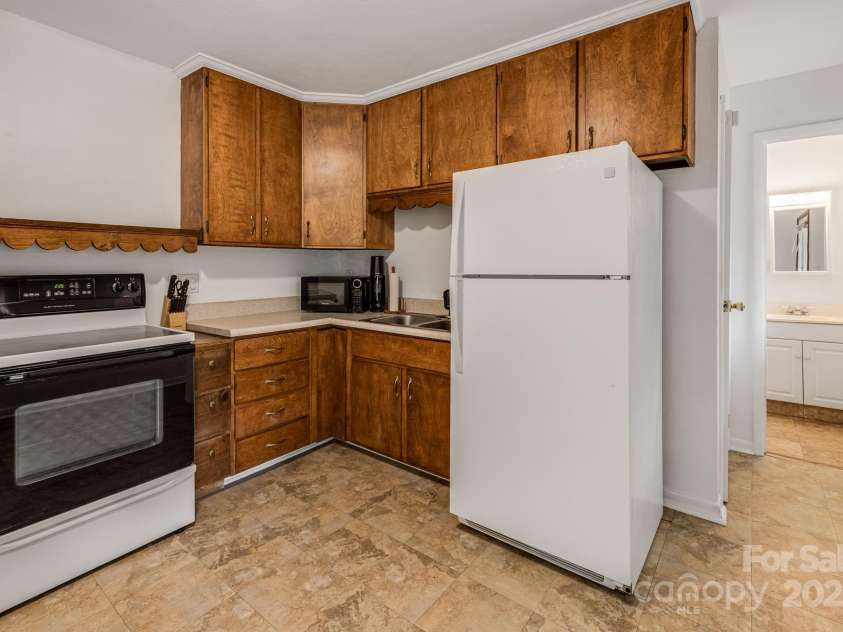308 Melody Circle, Swannanoa, NC 28778.  MLS# CAR4255961, YatesRealty ID 13264. Kitchen