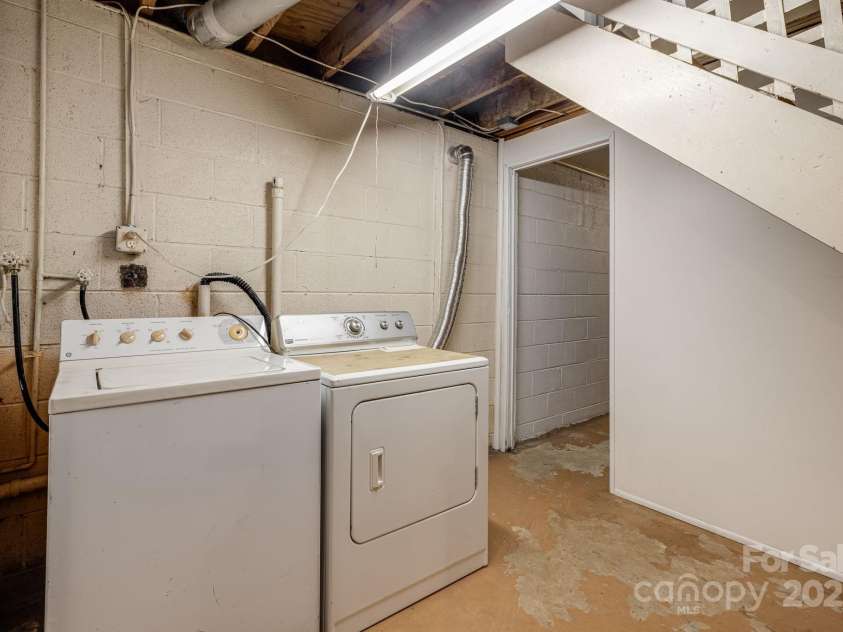 308 Melody Circle, Swannanoa, NC 28778.  MLS# CAR4255961, YatesRealty ID 13264. Laundry