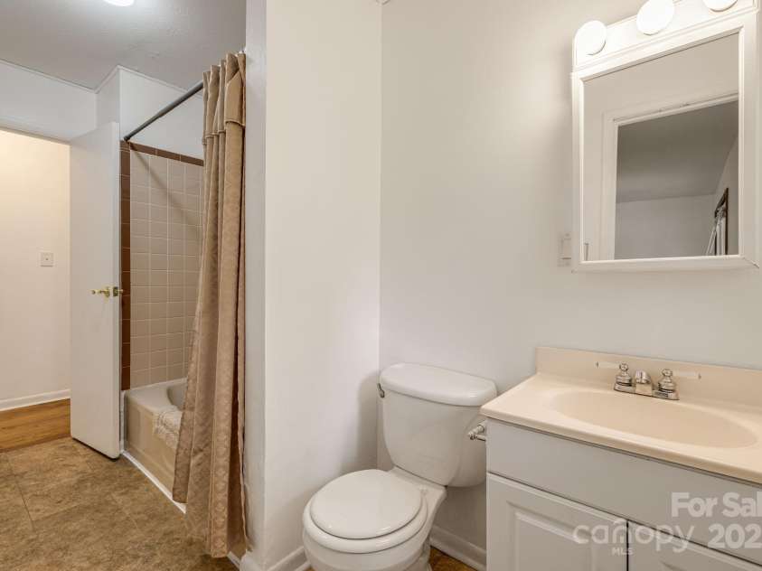 308 Melody Circle, Swannanoa, NC 28778.  MLS# CAR4255961, YatesRealty ID 13264. Main bath-upstairs