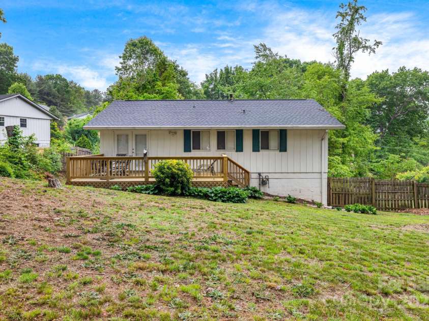 308 Melody Circle, Swannanoa, NC 28778.  MLS# CAR4255961, YatesRealty ID 13264. Private back yard