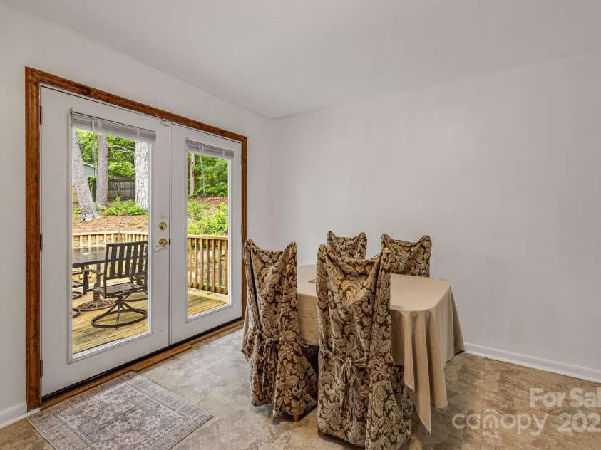 308 Melody Circle, Swannanoa, NC 28778.  MLS# CAR4255961, YatesRealty ID 13264. Take your dinner onto the back deck!