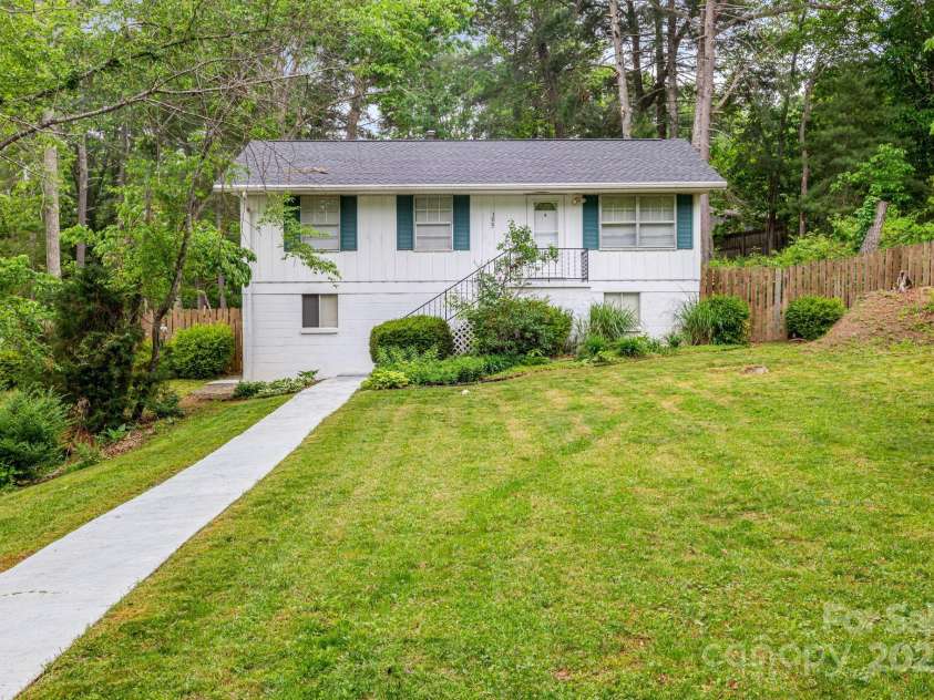 308 Melody Circle, Swannanoa, NC 28778.  MLS# CAR4255961, YatesRealty ID 13264. Welcome to 308 Melody Circle!