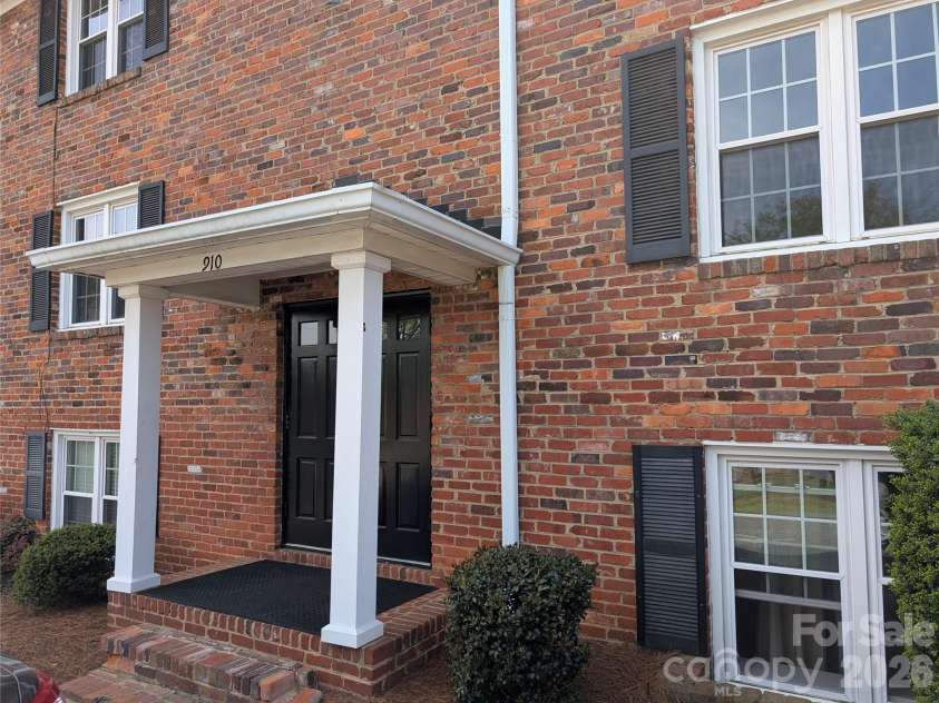 910 Mcalway Road, Charlotte, NC 28211.  MLS# CAR4368481, YatesRealty ID 13264. 