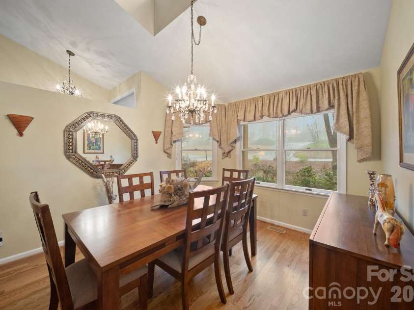 5 Governors Drive, Hendersonville, NC 28791.  MLS# CAR4349901, YatesRealty ID 13265. 