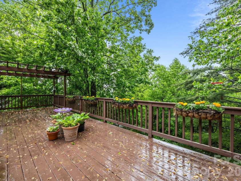 5 Governors Drive, Hendersonville, NC 28791.  MLS# CAR4349901, YatesRealty ID 13265. Beautiful Expansive Deck