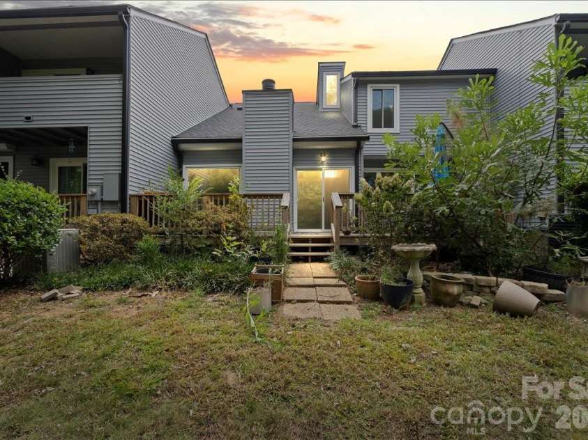 6610 Point Comfort Lane, Charlotte, NC 28226.  MLS# CAR4359736, YatesRealty ID 13266. 