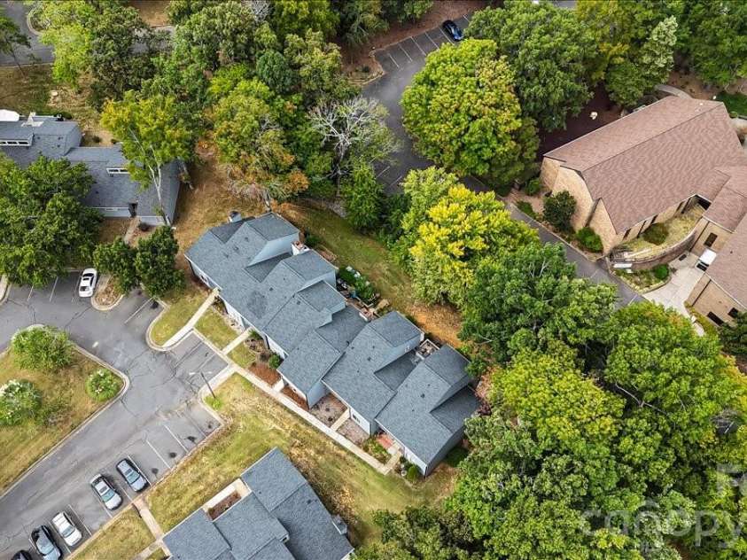6610 Point Comfort Lane, Charlotte, NC 28226.  MLS# CAR4359736, YatesRealty ID 13266. 