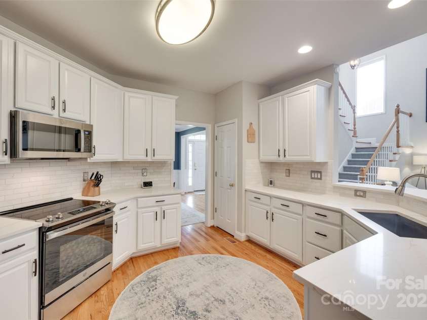 9217 Tenby Lane, Matthews, NC 28104.  MLS# CAR4255611, YatesRealty ID 13266. 