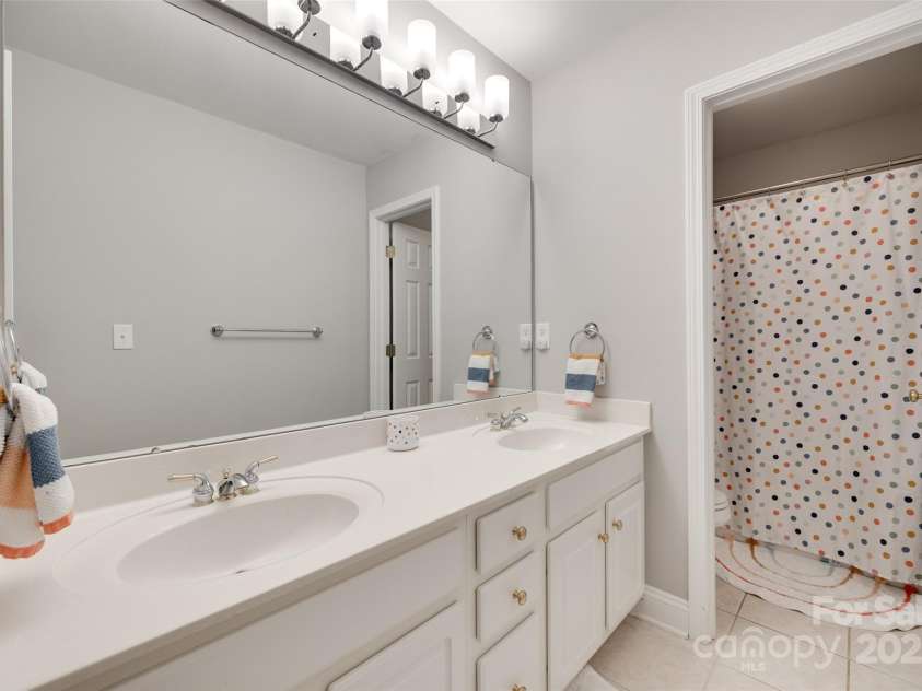 9217 Tenby Lane, Matthews, NC 28104.  MLS# CAR4255611, YatesRealty ID 13266. 
