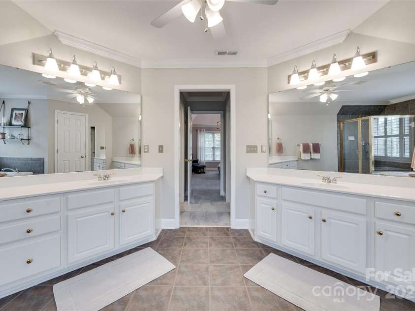 9217 Tenby Lane, Matthews, NC 28104.  MLS# CAR4255611, YatesRealty ID 13266. 