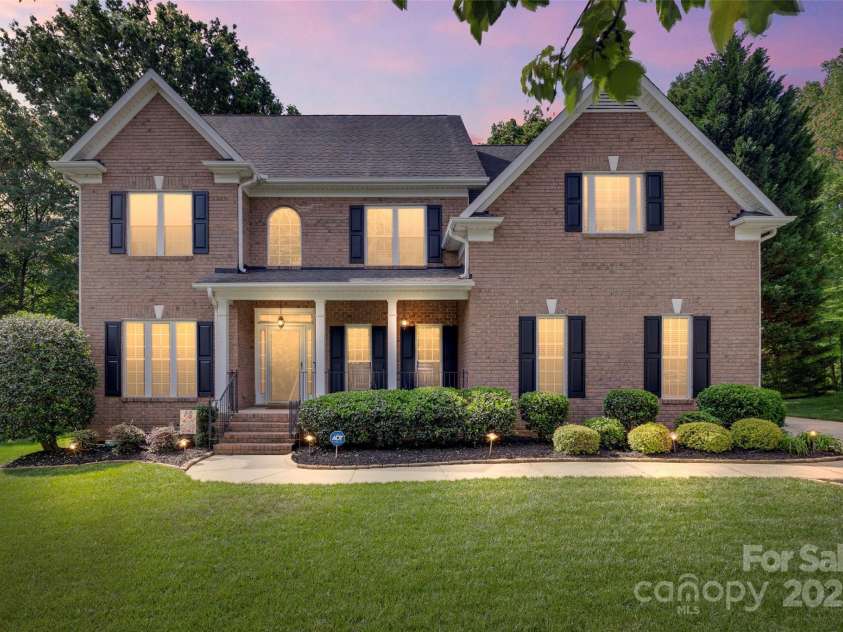 9217 Tenby Lane, Matthews, NC 28104.  MLS# CAR4255611, YatesRealty ID 13266. 