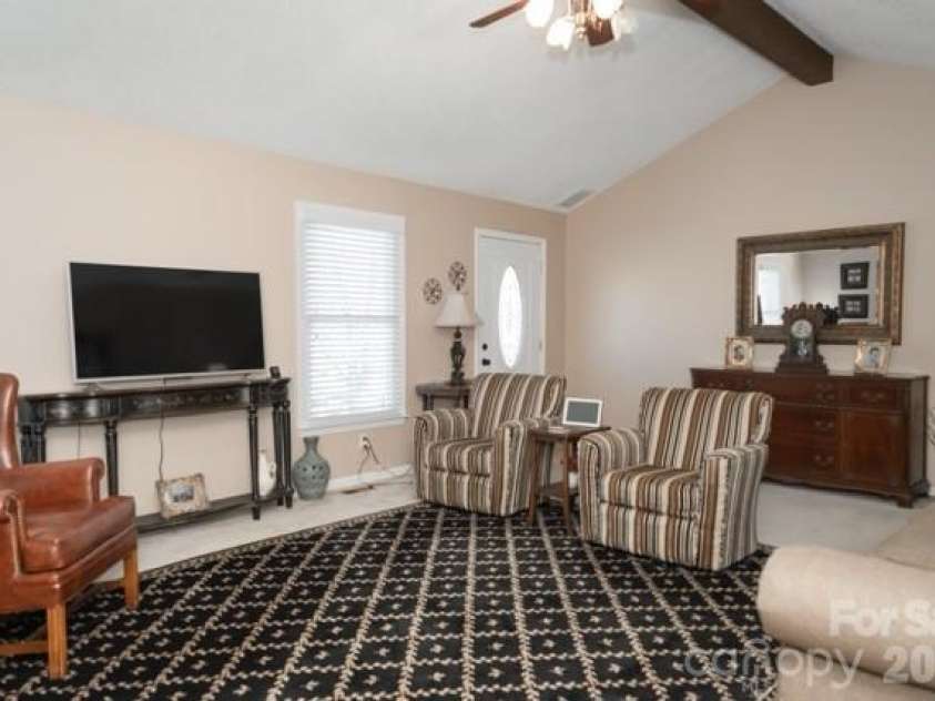 2465 Wellington Drive, Gastonia, NC 28054.  MLS# CAR4366362, YatesRealty ID 13267. 