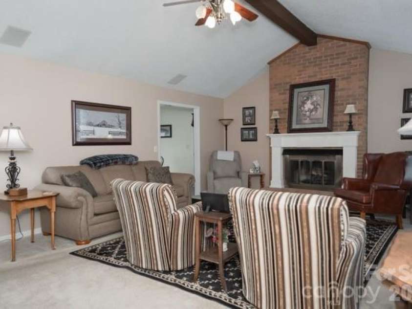 2465 Wellington Drive, Gastonia, NC 28054.  MLS# CAR4366362, YatesRealty ID 13267. 