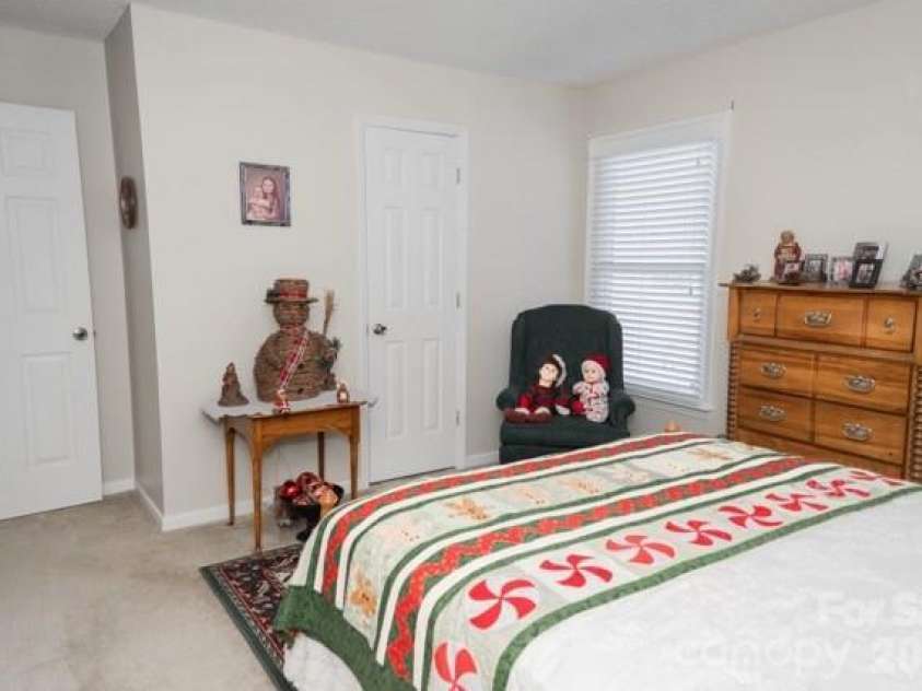 2465 Wellington Drive, Gastonia, NC 28054.  MLS# CAR4366362, YatesRealty ID 13267. 