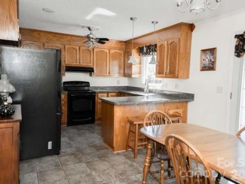 2465 Wellington Drive, Gastonia, NC 28054.  MLS# CAR4366362, YatesRealty ID 13267. 