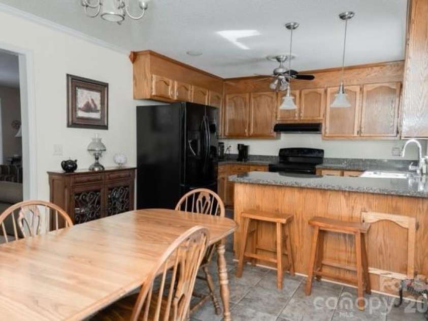 2465 Wellington Drive, Gastonia, NC 28054.  MLS# CAR4366362, YatesRealty ID 13267. 