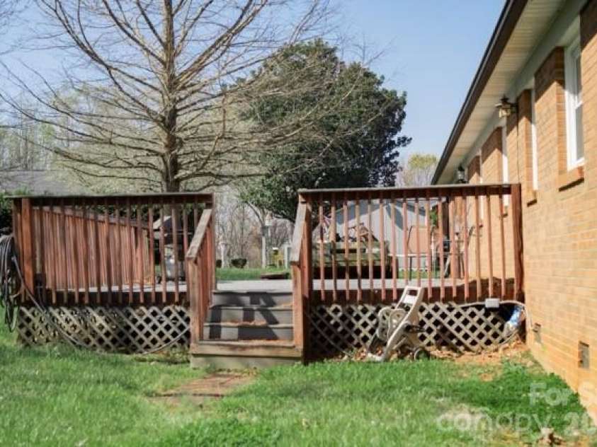 2465 Wellington Drive, Gastonia, NC 28054.  MLS# CAR4366362, YatesRealty ID 13267. 