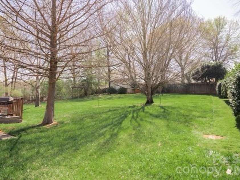 2465 Wellington Drive, Gastonia, NC 28054.  MLS# CAR4366362, YatesRealty ID 13267. 