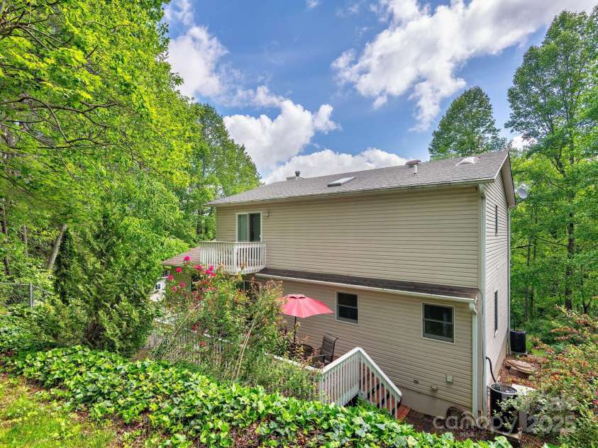 26 Morrow Drive, Fairview, NC 28730.  MLS# CAR4258027, YatesRealty ID 13269. 