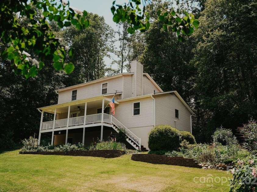 26 Morrow Drive, Fairview, NC 28730.  MLS# CAR4258027, YatesRealty ID 13269. 