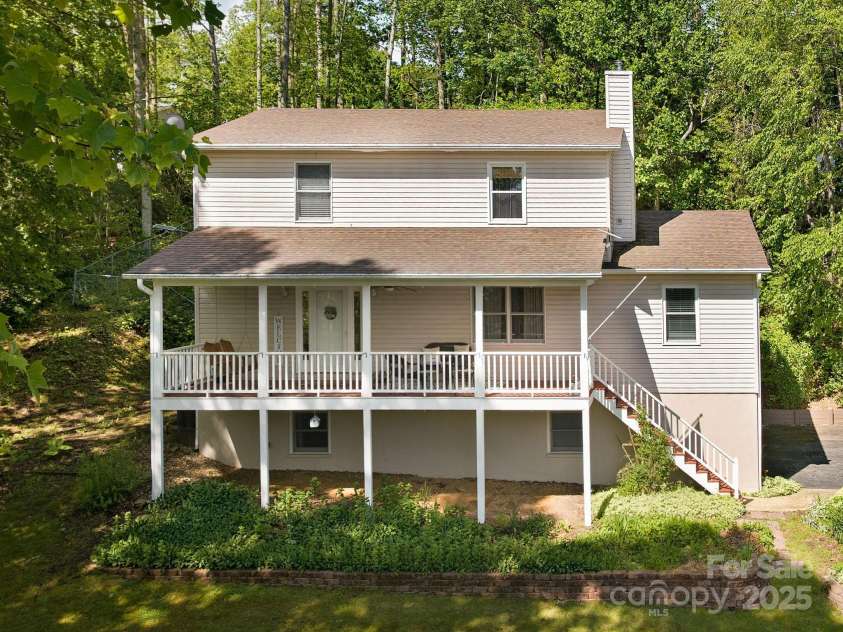26 Morrow Drive, Fairview, NC 28730.  MLS# CAR4258027, YatesRealty ID 13269. 
