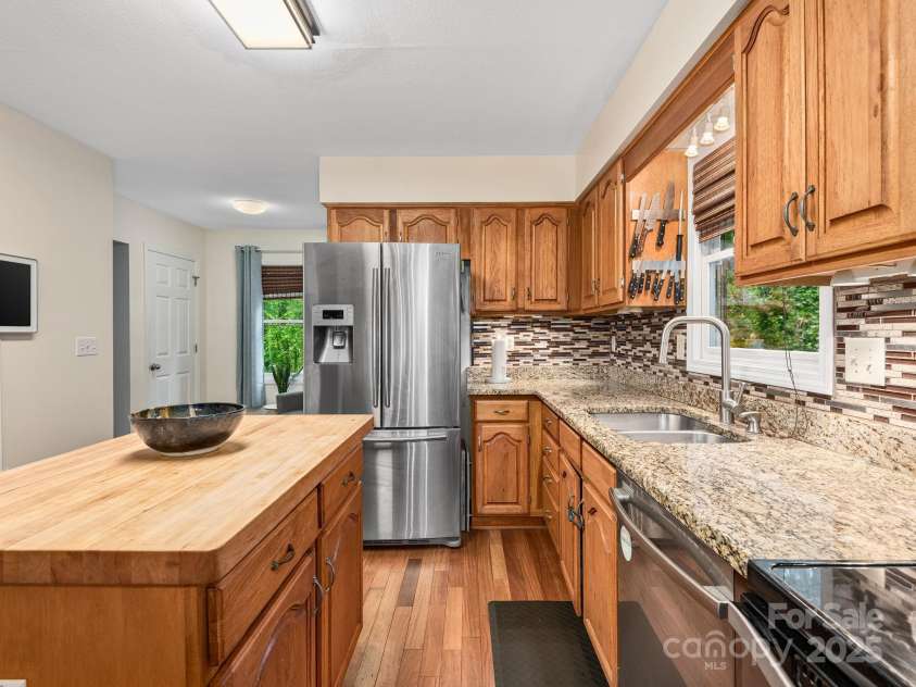 26 Morrow Drive, Fairview, NC 28730.  MLS# CAR4258027, YatesRealty ID 13269. 