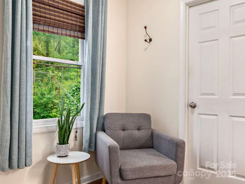 26 Morrow Drive, Fairview, NC 28730.  MLS# CAR4258027, YatesRealty ID 13269. 