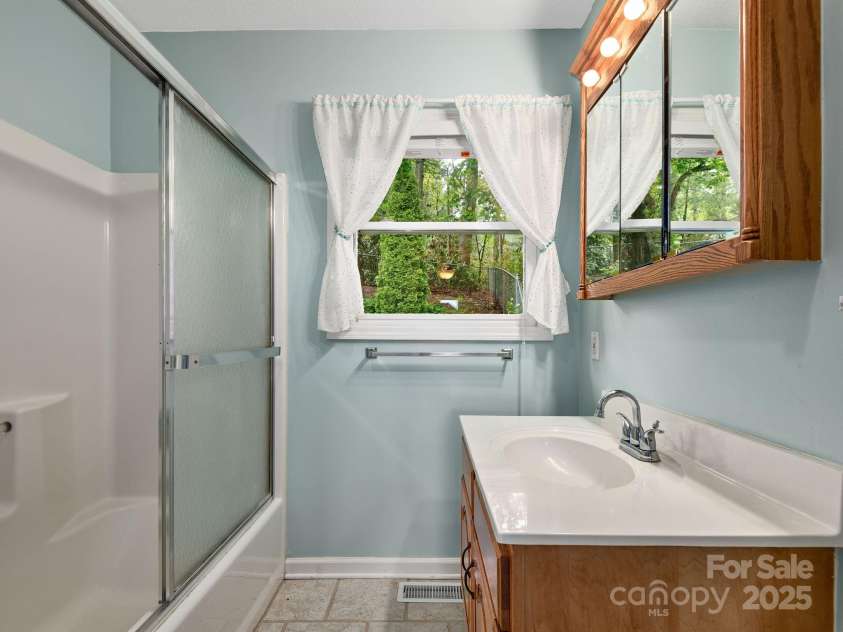 26 Morrow Drive, Fairview, NC 28730.  MLS# CAR4258027, YatesRealty ID 13269. 