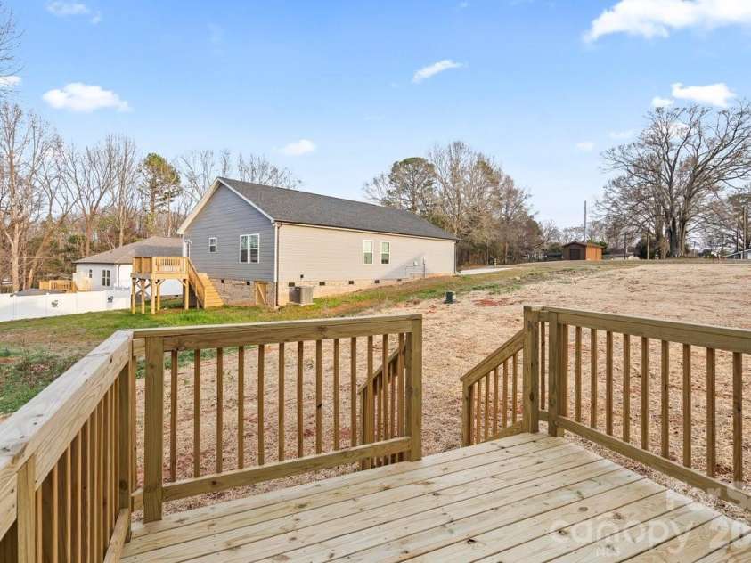 110 Wyoming Drive, Concord, NC 28027.  MLS# CAR4354111, YatesRealty ID 13270. 