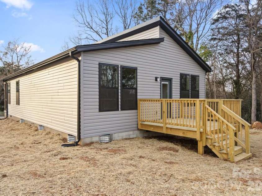 110 Wyoming Drive, Concord, NC 28027.  MLS# CAR4354111, YatesRealty ID 13270. 