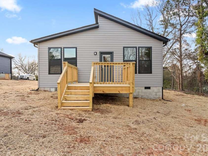 110 Wyoming Drive, Concord, NC 28027.  MLS# CAR4354111, YatesRealty ID 13270. 