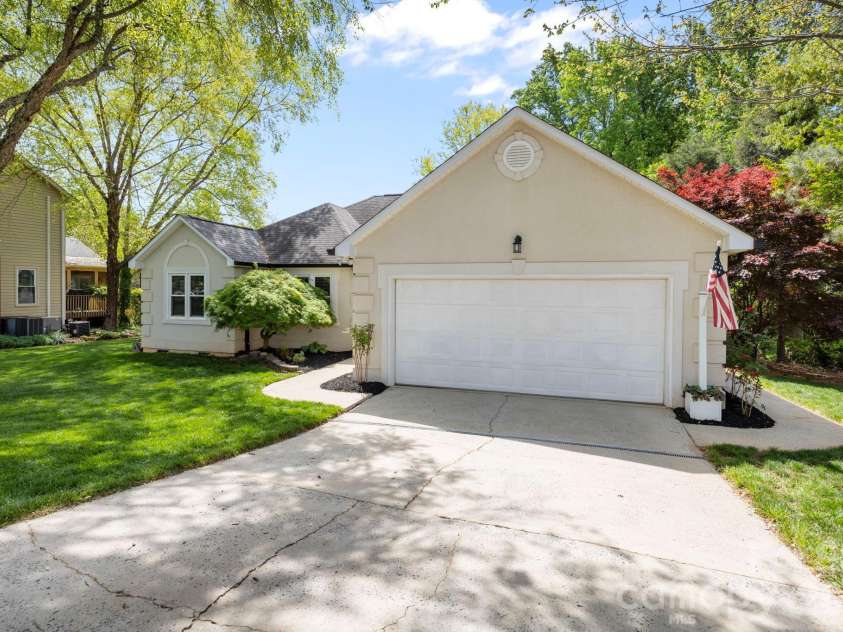 413 Nixon Road, Belmont, NC 28012.  MLS# CAR4364473, YatesRealty ID 13271. 