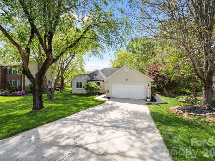 413 Nixon Road, Belmont, NC 28012.  MLS# CAR4364473, YatesRealty ID 13271. 