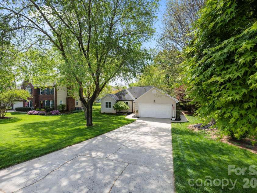 413 Nixon Road, Belmont, NC 28012.  MLS# CAR4364473, YatesRealty ID 13271. 
